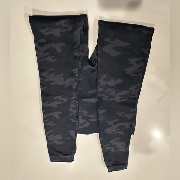 Spanx Camo Seamless Legging - Picture 2 of 5